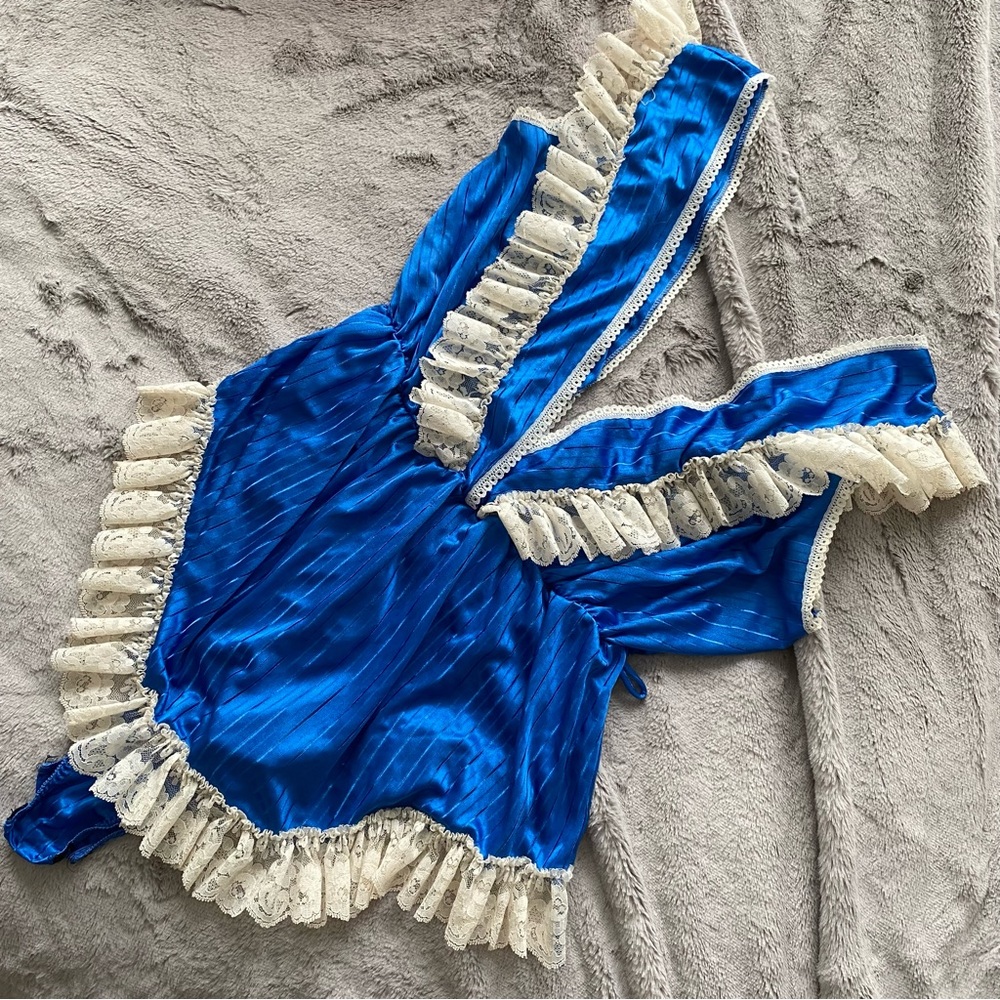 Vintage colbalt blue lace trim size m elastic waist
